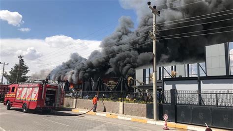 GÜNCELLEME - Kocaeli'de bir fabrikada çıkan yangına müdahale ediliyor
